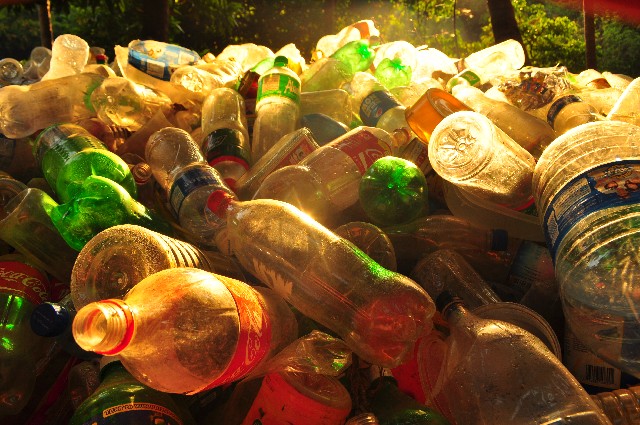 プラスチックは日々大量に廃棄されています。